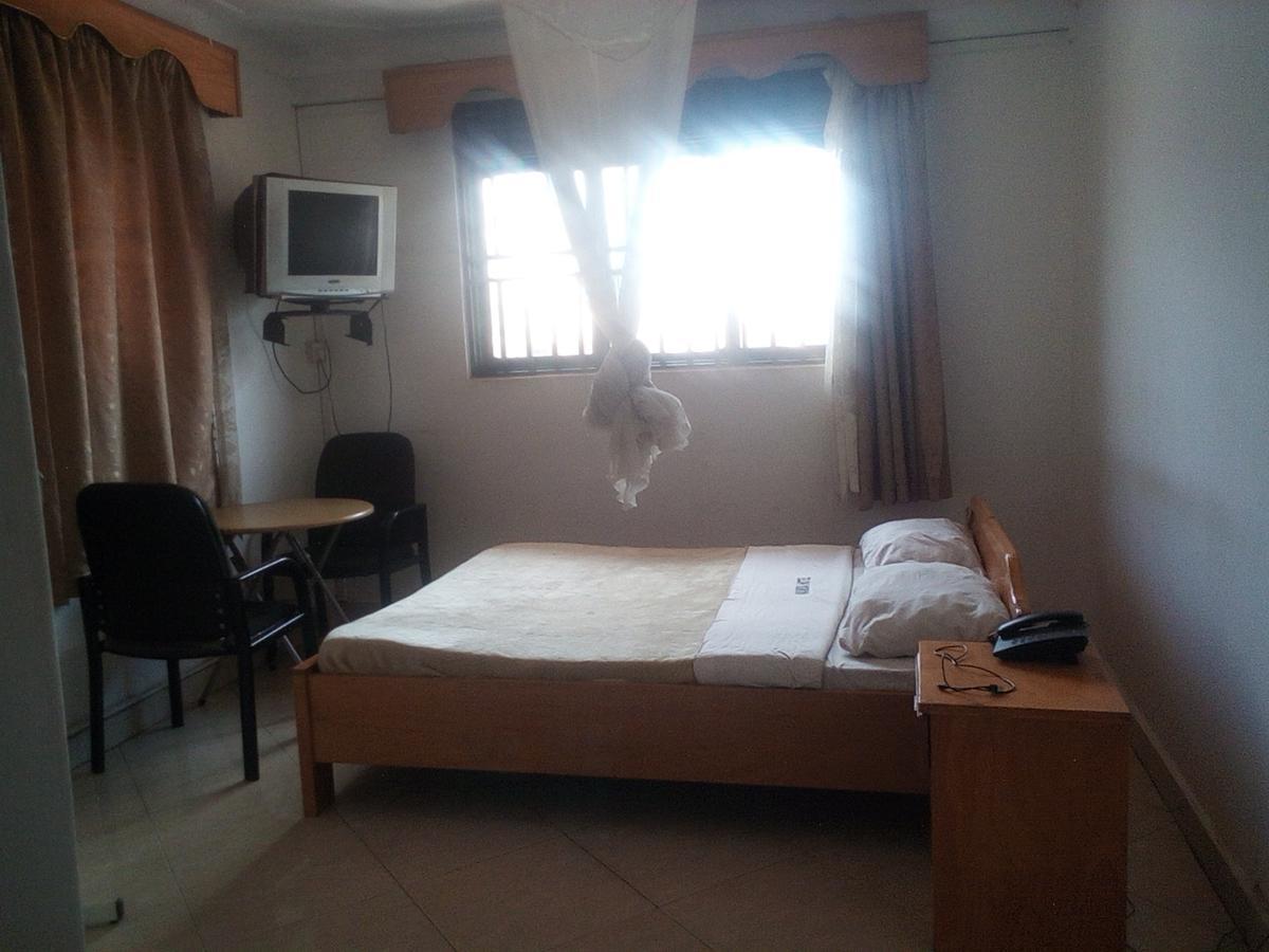Mamba Hotel Kampala Exteriör bild